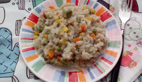 Ориз със зеленчуци, къри и соев сос