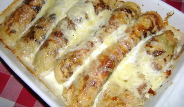 Запечени палачинки със сирене, сметана и кашкавал