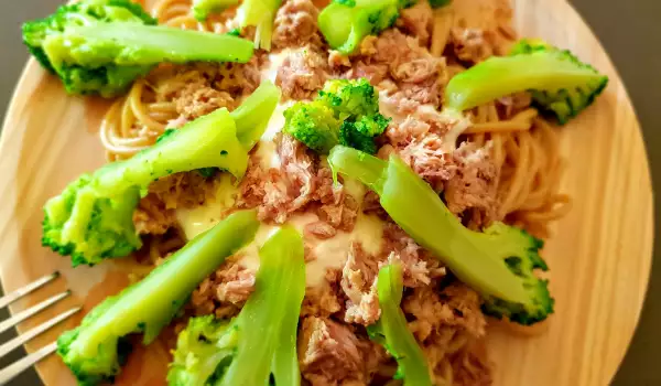 Здравословни пълнозърнести спагети с броколи