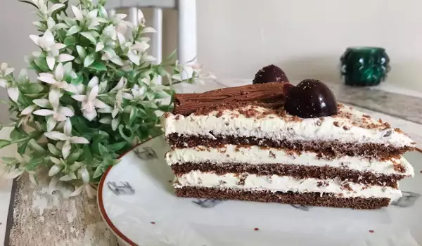 Уникална пандишпанова торта с череши и сметана