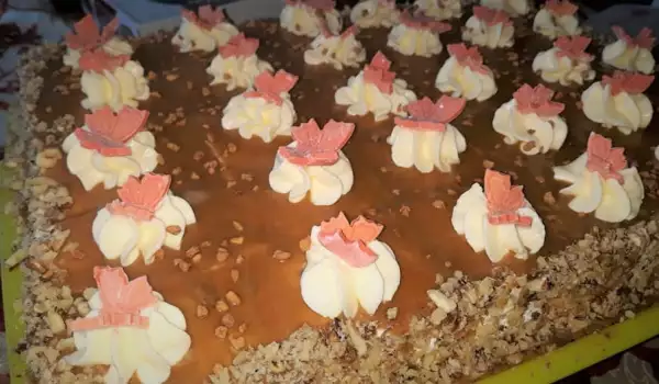 Карамелена торта с пандишпанови блатове