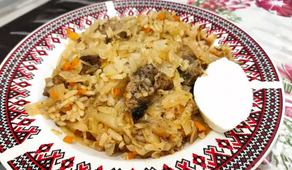 Запържен ориз с кисело зеле и свинско на фурна