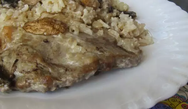 Свински пържоли на фурна със сметанов ориз и гъби