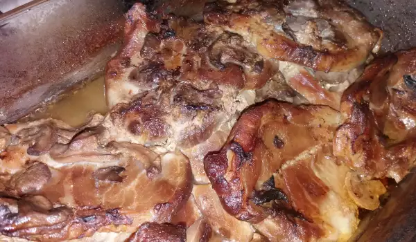 Крехки свински пържоли с печен сос