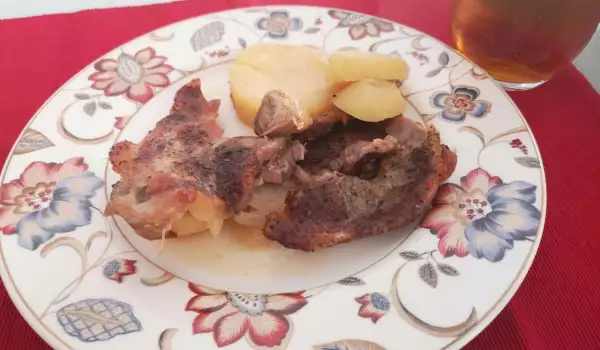 Свински пържоли с ябълки на фурна