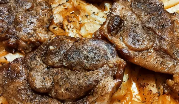 Сочни свински пържоли с картофки по рецепта на Дани