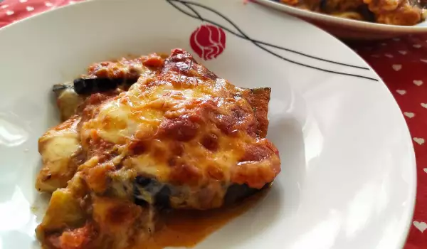 Патладжан с домати, моцарела и сирене на фурна