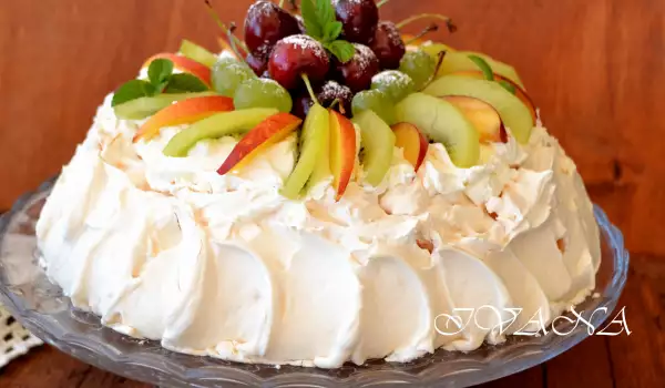 Торта Павлова с летни плодове