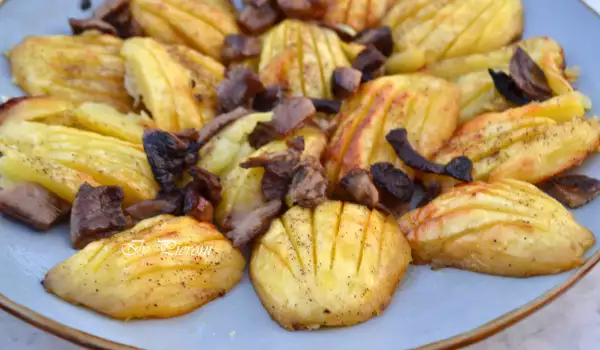 Печени картофи с гъби на фурна