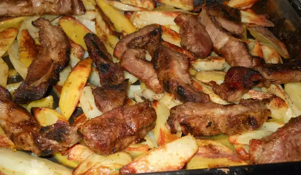 Печени свински ребърца с пресни картофки