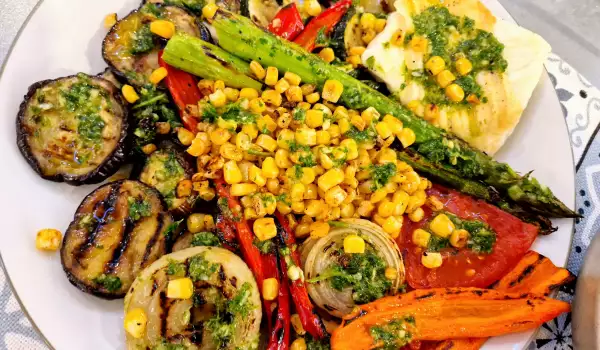 Зеленчуци с халуми на грил тиган