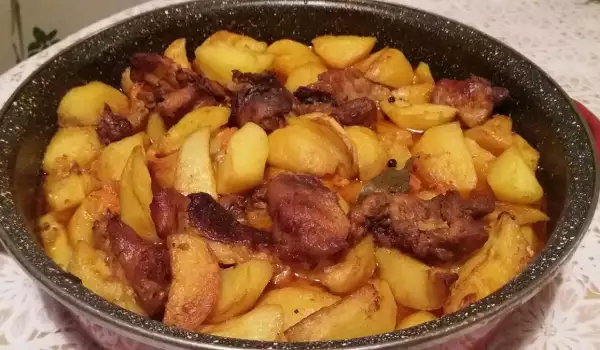 Запечено свинско месо с картофи