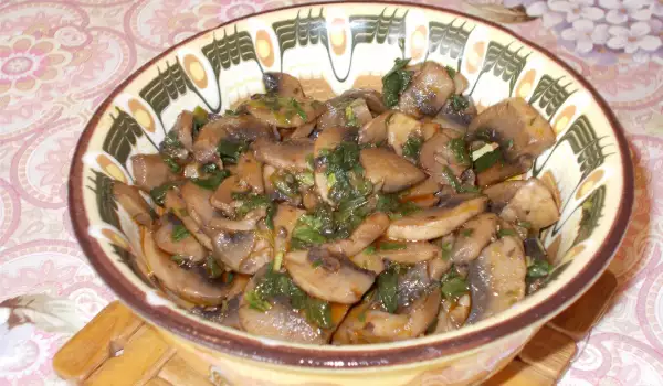 Печурки с масло, пресен лук и джоджен