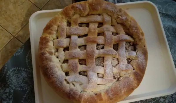 Пирог със сладко от вишни и орехи