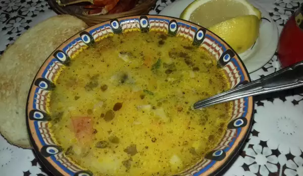 Пикантна пуешка супа със зелев сок