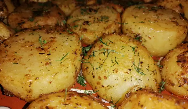 Пикантни мъжки картофи на фурна