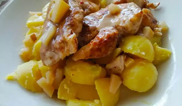 Пилешки жулиени с дюли и варени картофи