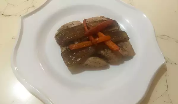 Мариновано пилешко с моркови и тиквички