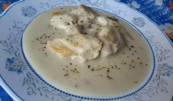 Пилешки филенца със сметанов сос