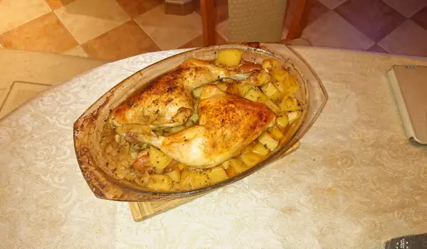 Пиле с картофи в йенска тенджера