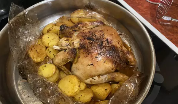Печено пиле с картофи в плик