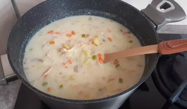 Пилешка супа с месо от буркан