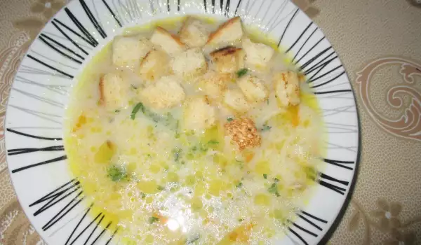 Пилешка супа с крутони