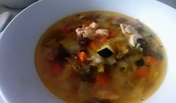 Кето пилешка супа със зеленчуци