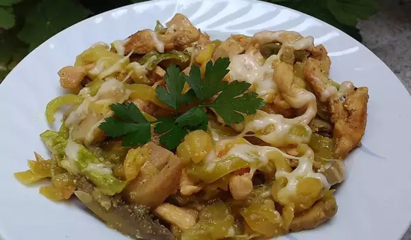 Пилешки гърди със зеленчуци и соев сос на тиган