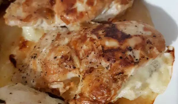 Пилешки гърди със сирена с гъбен сос