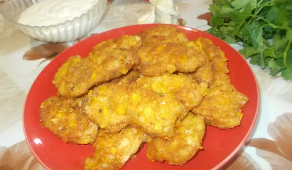 Панирано пилешко филе с чеснов сос