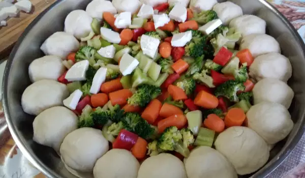Пълнена питка със сирена и зеленчуци