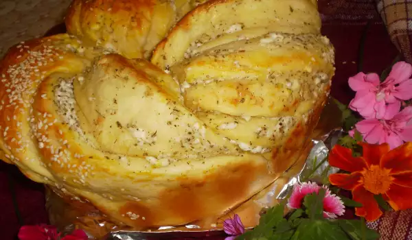 Питка Венец със сирене и билки за Еньовден