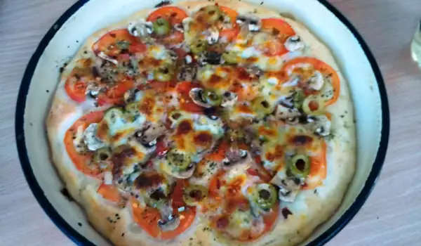 Пица с пресни домати