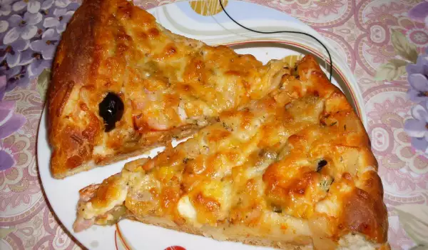 Пица с тиквички и 2 вида сирена