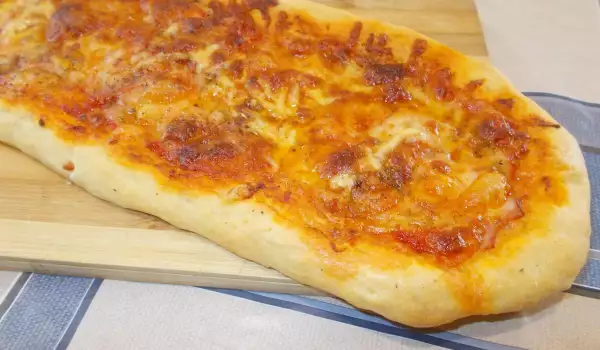 Пица лодка с бекон и моцарела