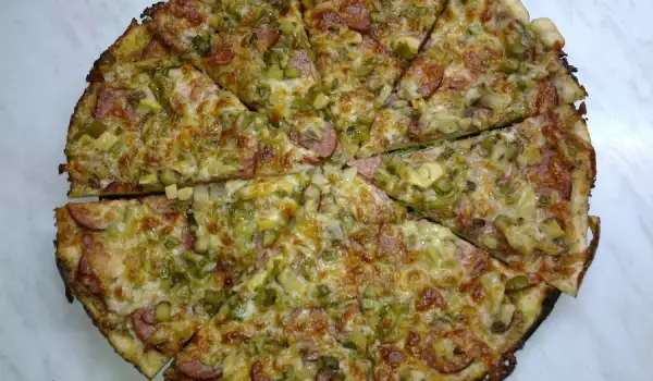 Пица с луканков колбас
