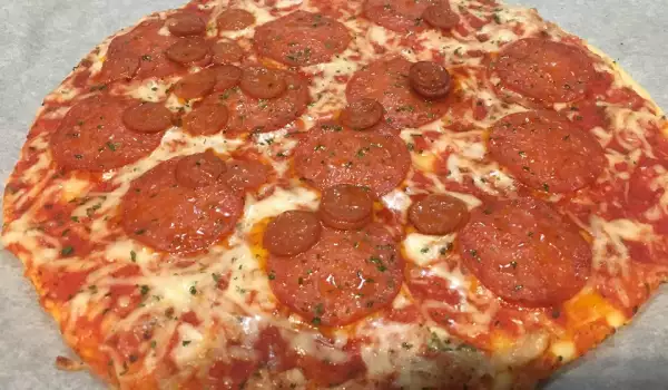 Сочна домашна пица Пеперони