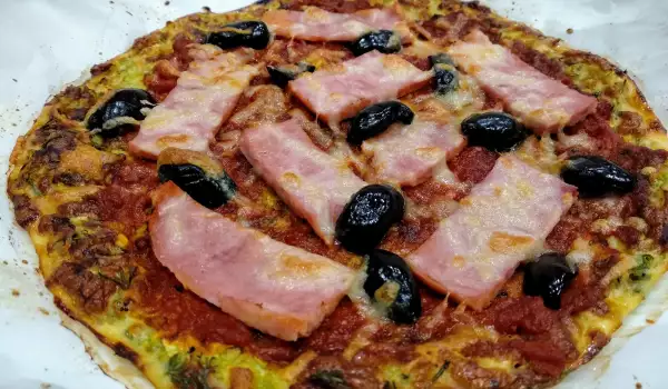 Кето пица с шунка и маслини