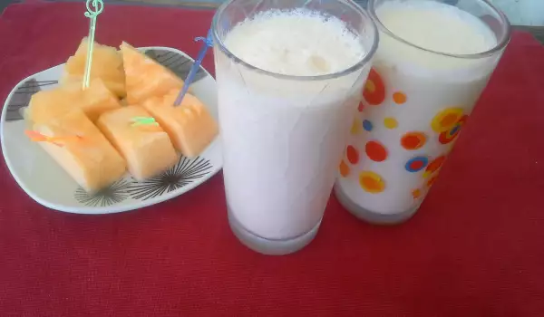 Плодово мляко с пъпеш
