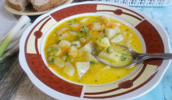 Лека супа с картофи и грах