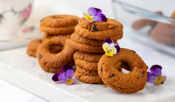 Постни гръцки бисквити със стафиди