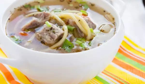 Супа от свинско рагу с чесън