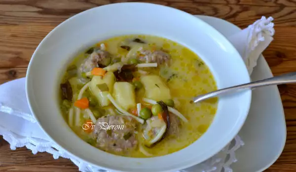 Картофена супа с наденица и грах