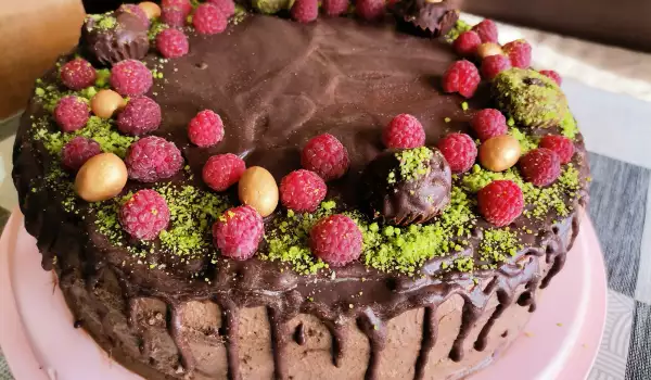 Празнична шоколадова торта с кафе мус