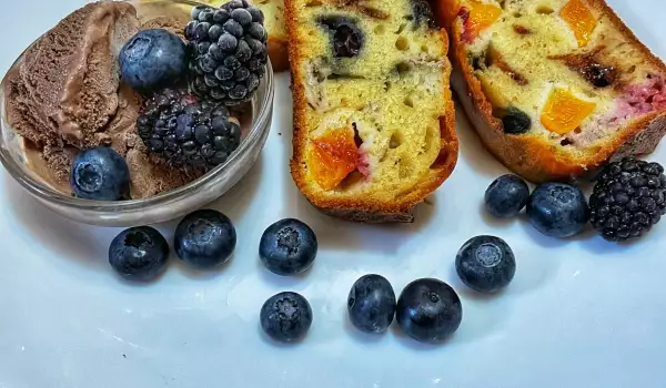 Плодов кейк с протеин и боровинки