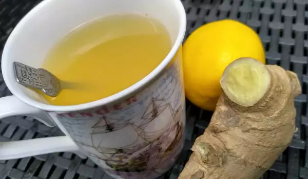 Напитка срещу кашлица с джинджифил и лимон