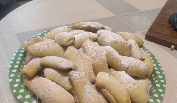 Пурички с мармалад и орехи