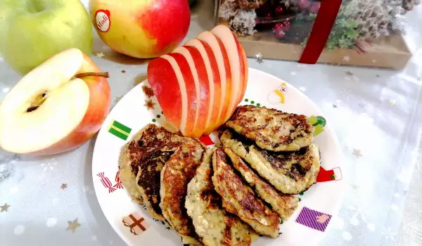 Ябълкови палачинки с чия и овесени ядки