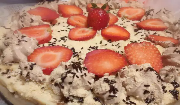 Торта с домашен крем и ягоди
